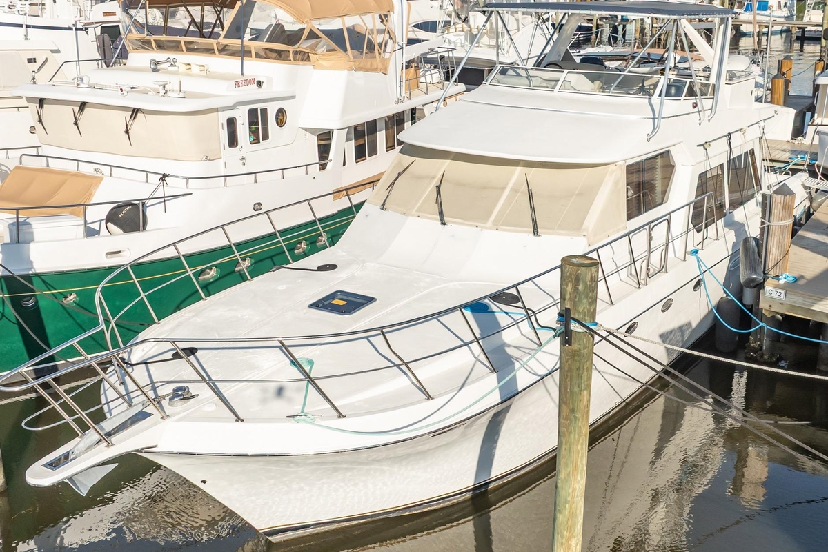 2004 Navigator 5700 Rival Pilothouse - Sold Boat