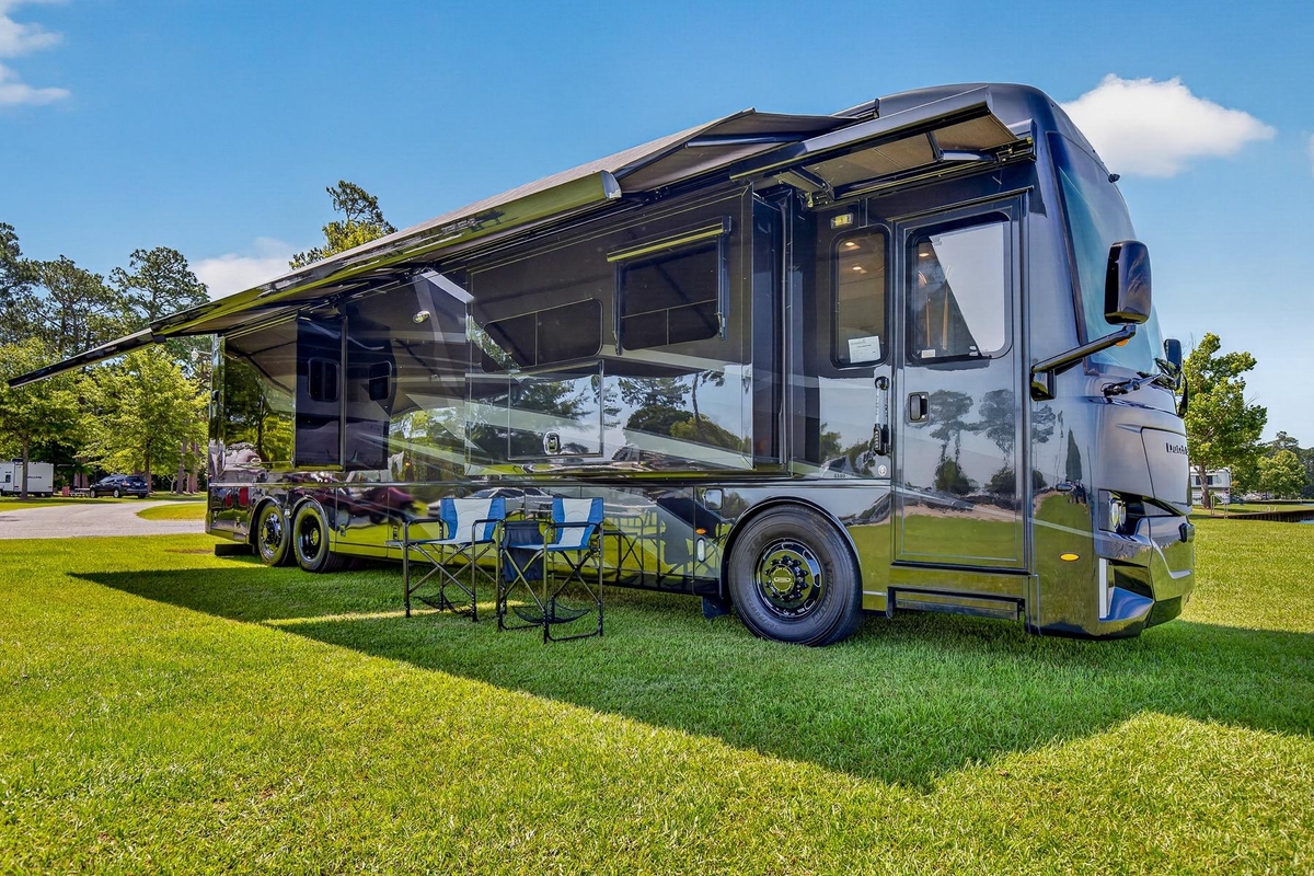 2025 Newman Dutch Star 4340 - Sold Boat