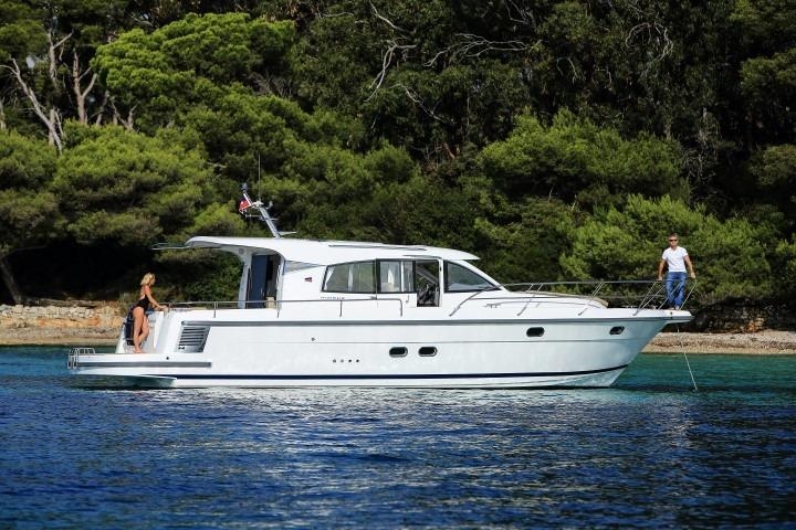 2026 Nimbus 405 Coupe - Sold Boat