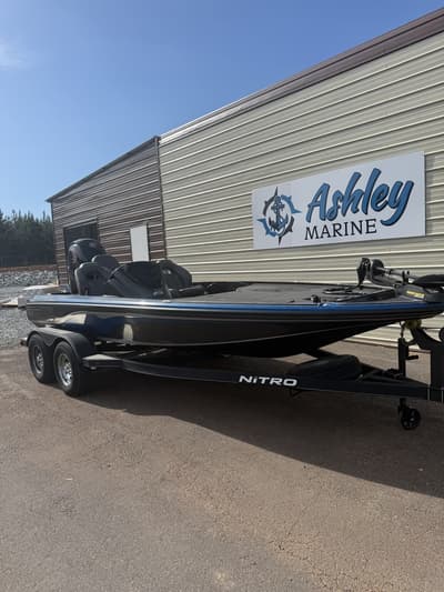 BOATZON | Nitro Z Series Z18150HP PRO XSUPGRADED TRAILER 2019