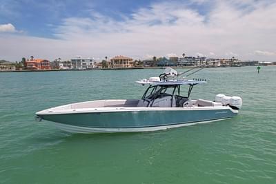 BOATZON | Nor-Tech 390 Sport Center Console 2020