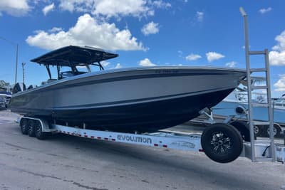 BOATZON | Nor-Tech 390 Sport Center Console 2022