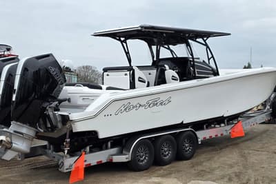 BOATZON | Nor-Tech 390 Sport Center Console 2026