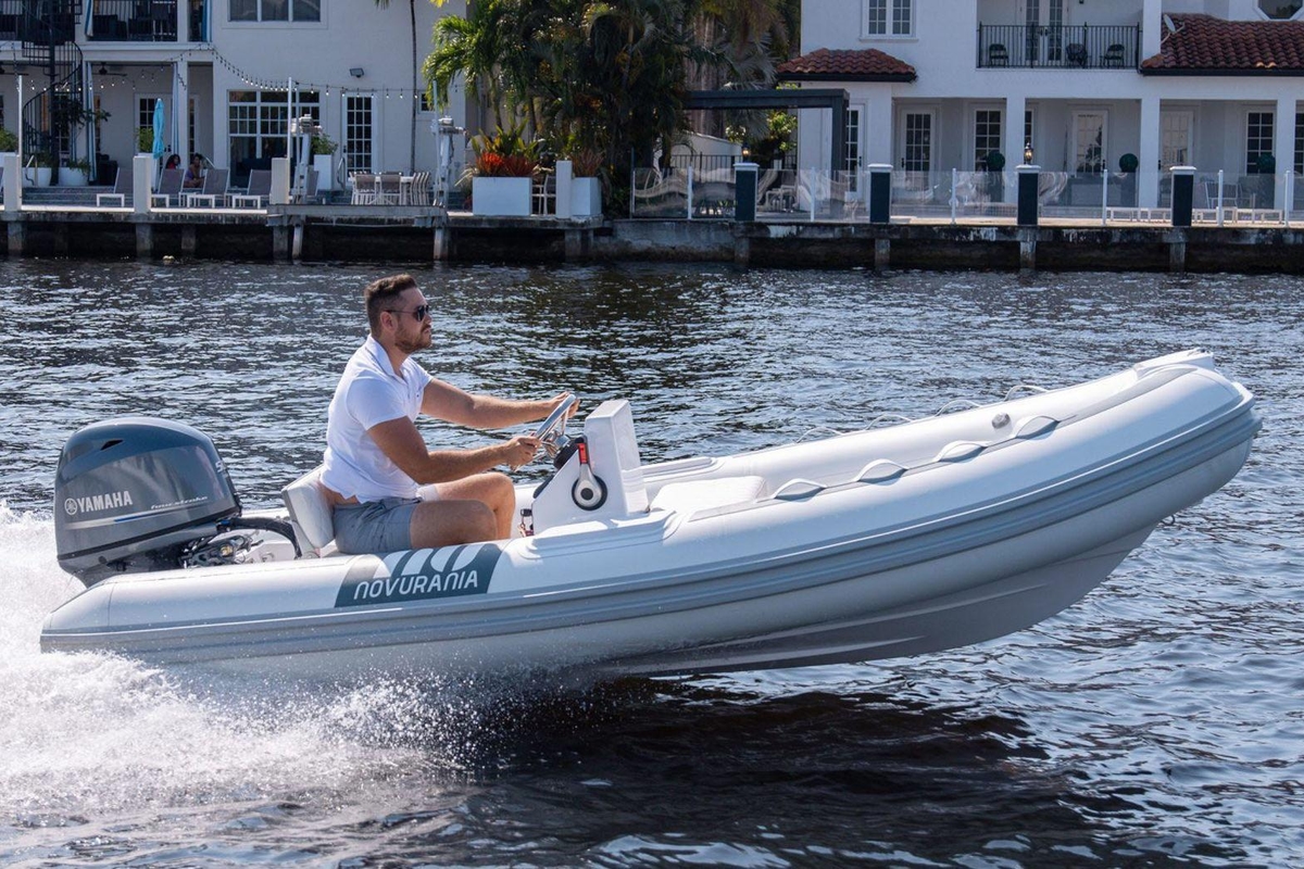 2027 Novurania DL 400 - Sold Boat