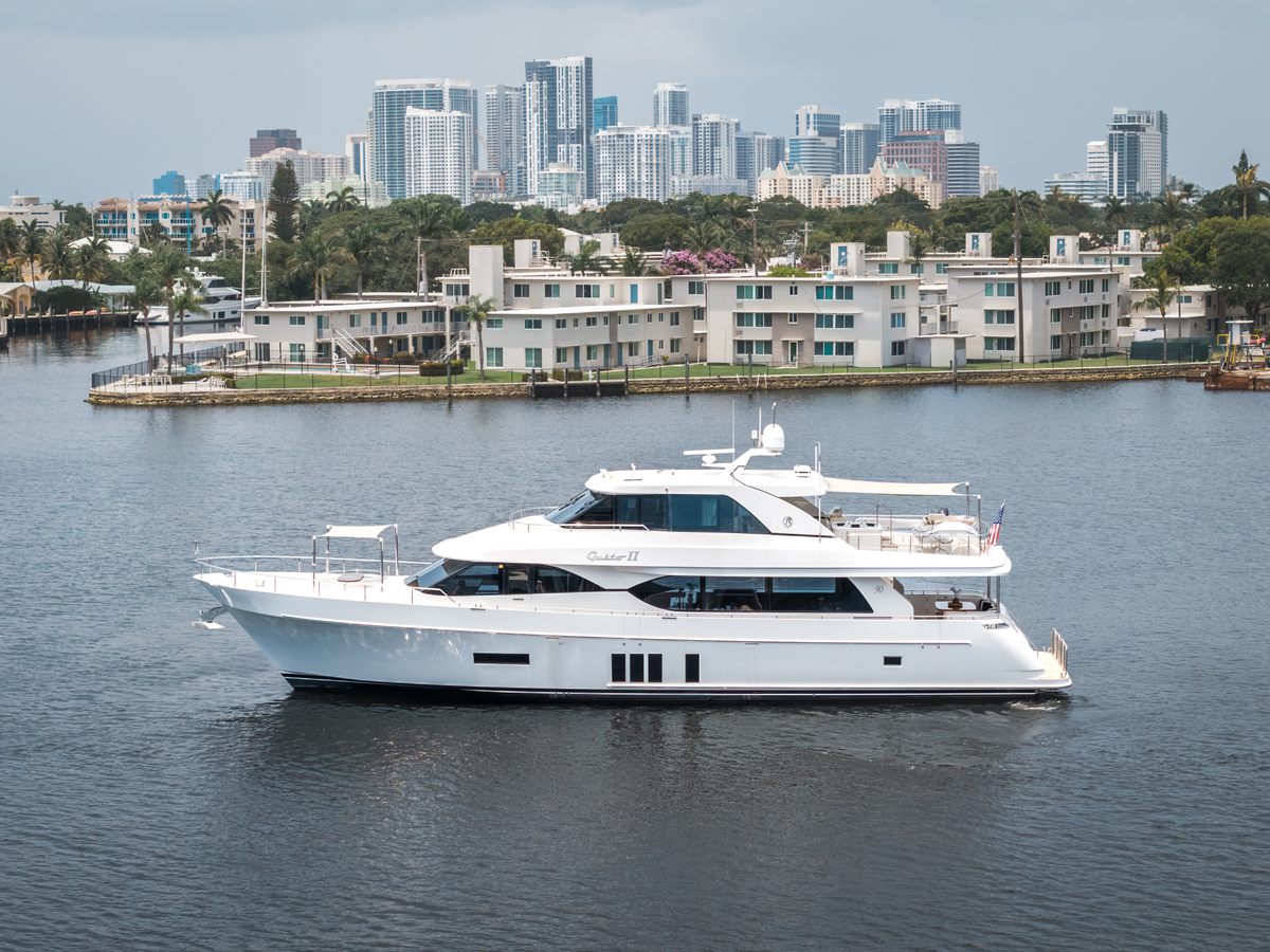 2016 Ocean Alexander 90 SKY LOUNGE - Sold Boat