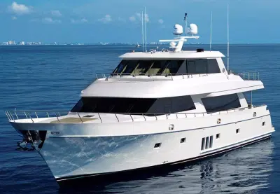 BOATZON | Ocean Alexander Sky Lounge 2013