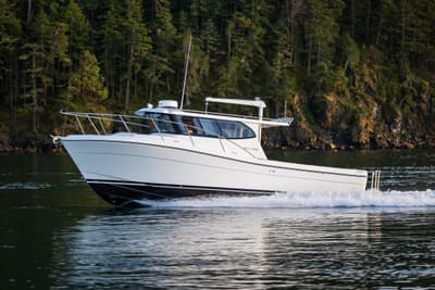 BOATZON | Ocean Sport 33 CUMMINS SHAFT DRIVE 2027