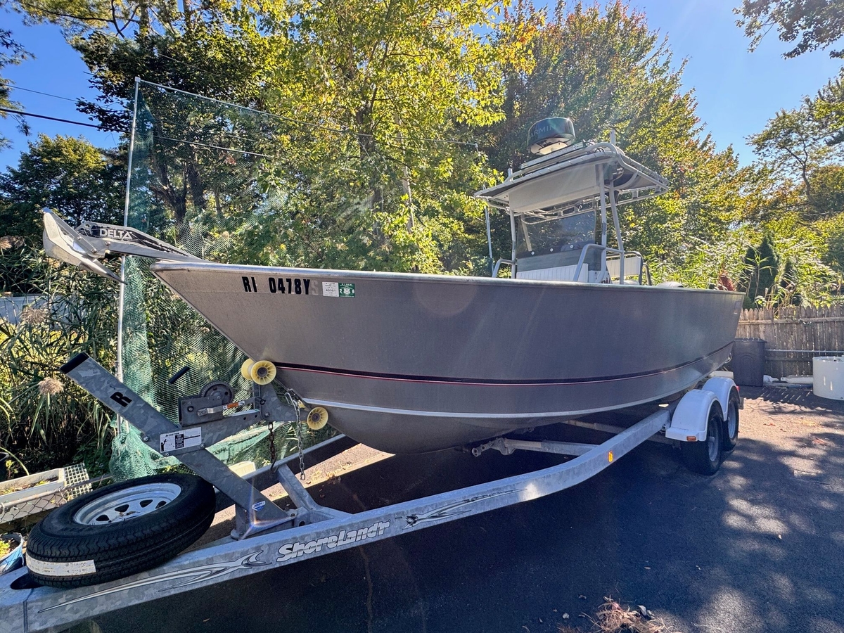 2001 Pacific Boats 2325 V - Sold Boat