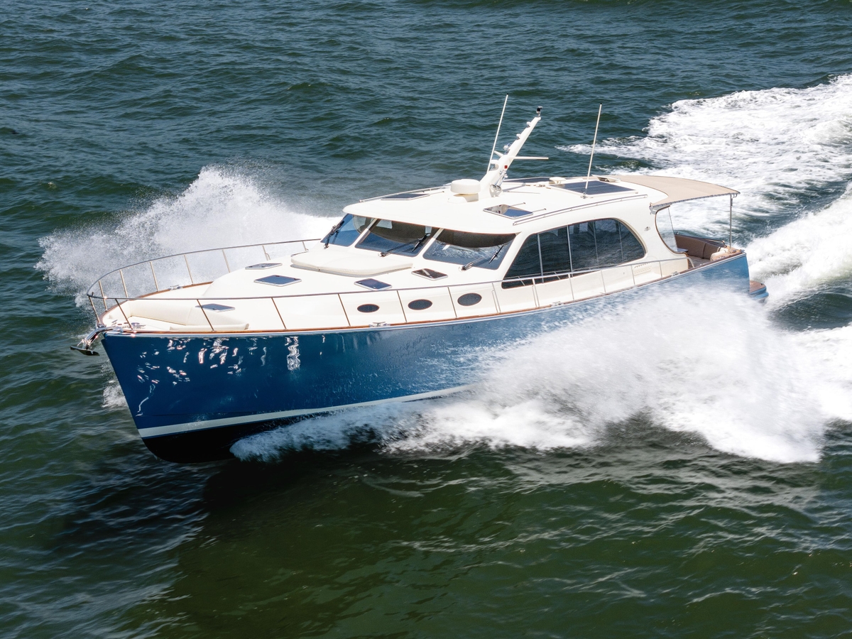 Palm Beach Motor Yachts PB70 2025