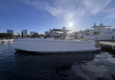 BOATZON | Pardo Yachts 38 Outboard 2024