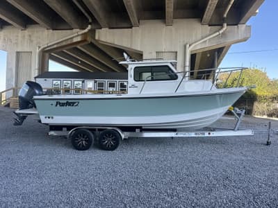 BOATZON | Parker 227 Explorer WITH AC AND SEAKEEPER RIDE 2026