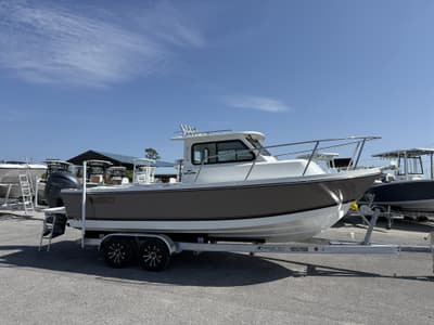 BOATZON | Parker 227 Explorer WITH AC AND SEAKEEPER RIDE 2026