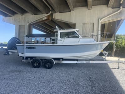 BOATZON | Parker 227 Explorer WITH AC AND SEAKEEPER RIDE 2026