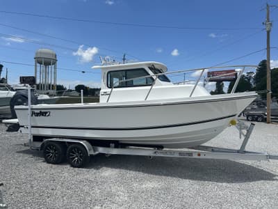 BOATZON | Parker 227 Explorer WITH AC AND SEAKEEPER RIDE 2026