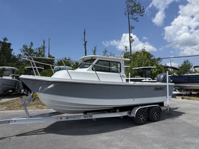 BOATZON | Parker 227 Explorer WITH AC AND SEAKEEPER RIDE 2026