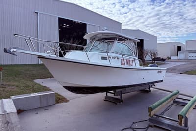 BOATZON | Parker 2510 XL Walkaround 2010