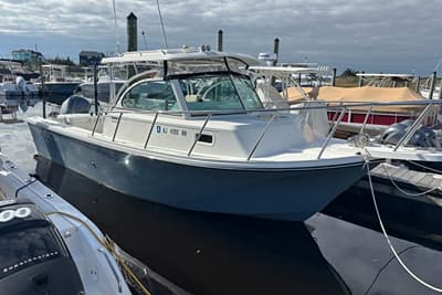 BOATZON | Parker 2510 XL Walkaround 2017