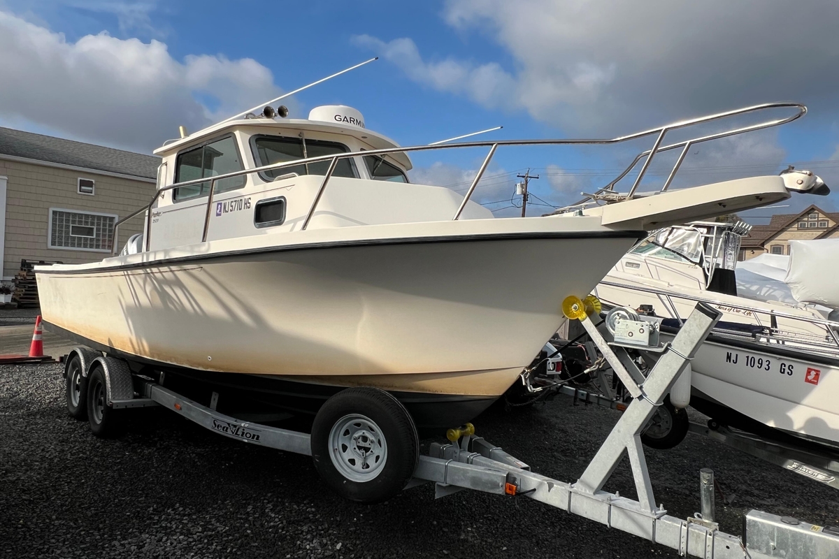 2001 Parker 2520 Deep Vee Sport Cabin - Sold Boat