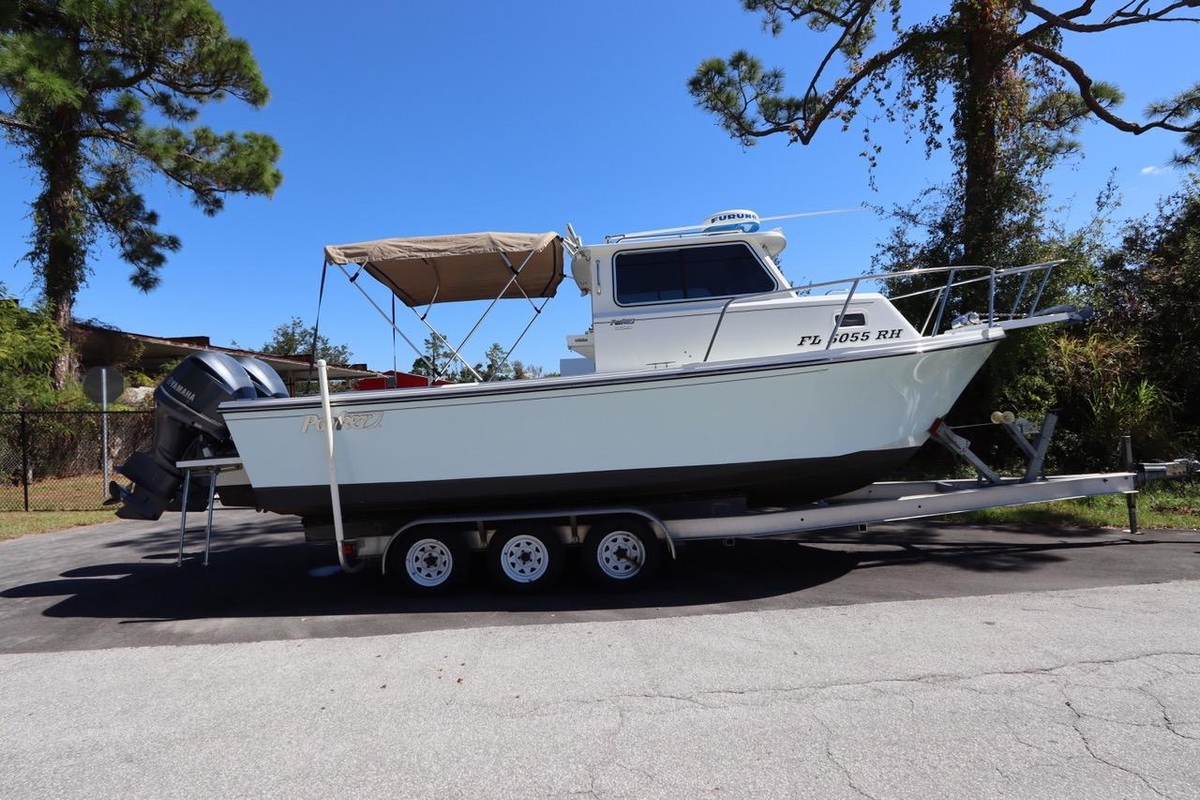 2017 Parker 2520 XLD Sport Cabin - Sold Boat