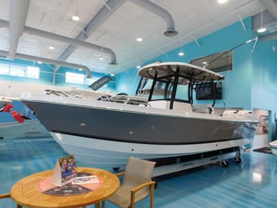 BOATZON | Parker 294 Fathom 2026