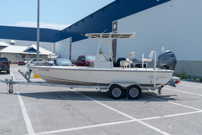BOATZON | Pathfinder 2200 TRS 2016