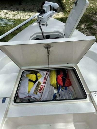 BOATZON | Pathfinder 2200 TRS 2017