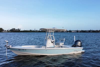 BOATZON | Pathfinder 2200 TRS 2017