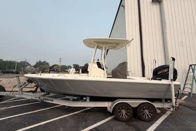 BOATZON | Pathfinder 2200 TRS 2024