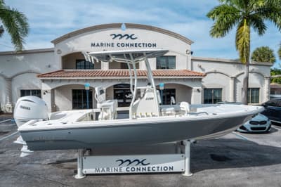 BOATZON | Pathfinder 2200 TRS 2026