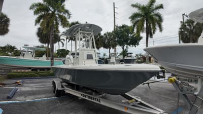 BOATZON | Pathfinder 2200 TRS 2026