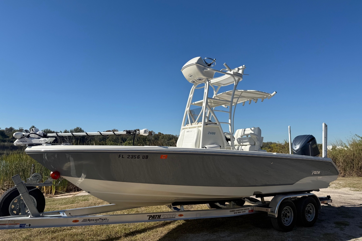 2025 Pathfinder 2400 Open - Sold Boat