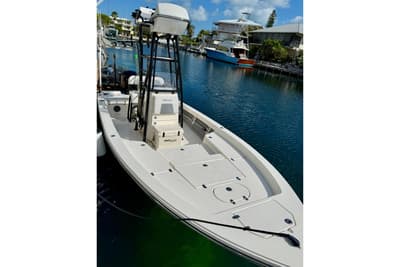 BOATZON | Pathfinder 2400 TRS 2021