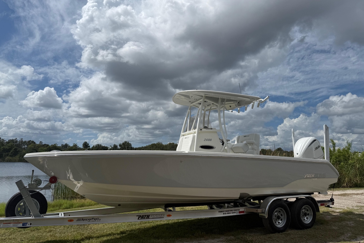 2025 Pathfinder 2400 TRS - Sold Boat