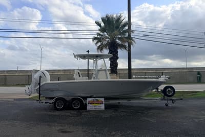 BOATZON | Pathfinder 2400 TRS 2026