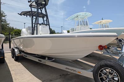 BOATZON | Maverick Boat Group 2500 Hybrid 2027