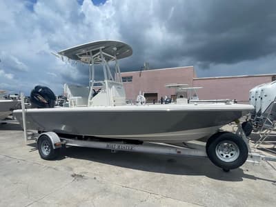 BOATZON | Pathfinder Boats 2200 TRS 2025