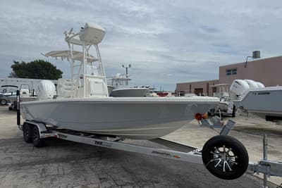 BOATZON | Pathfinder Boats 2500 Hybrid 2026