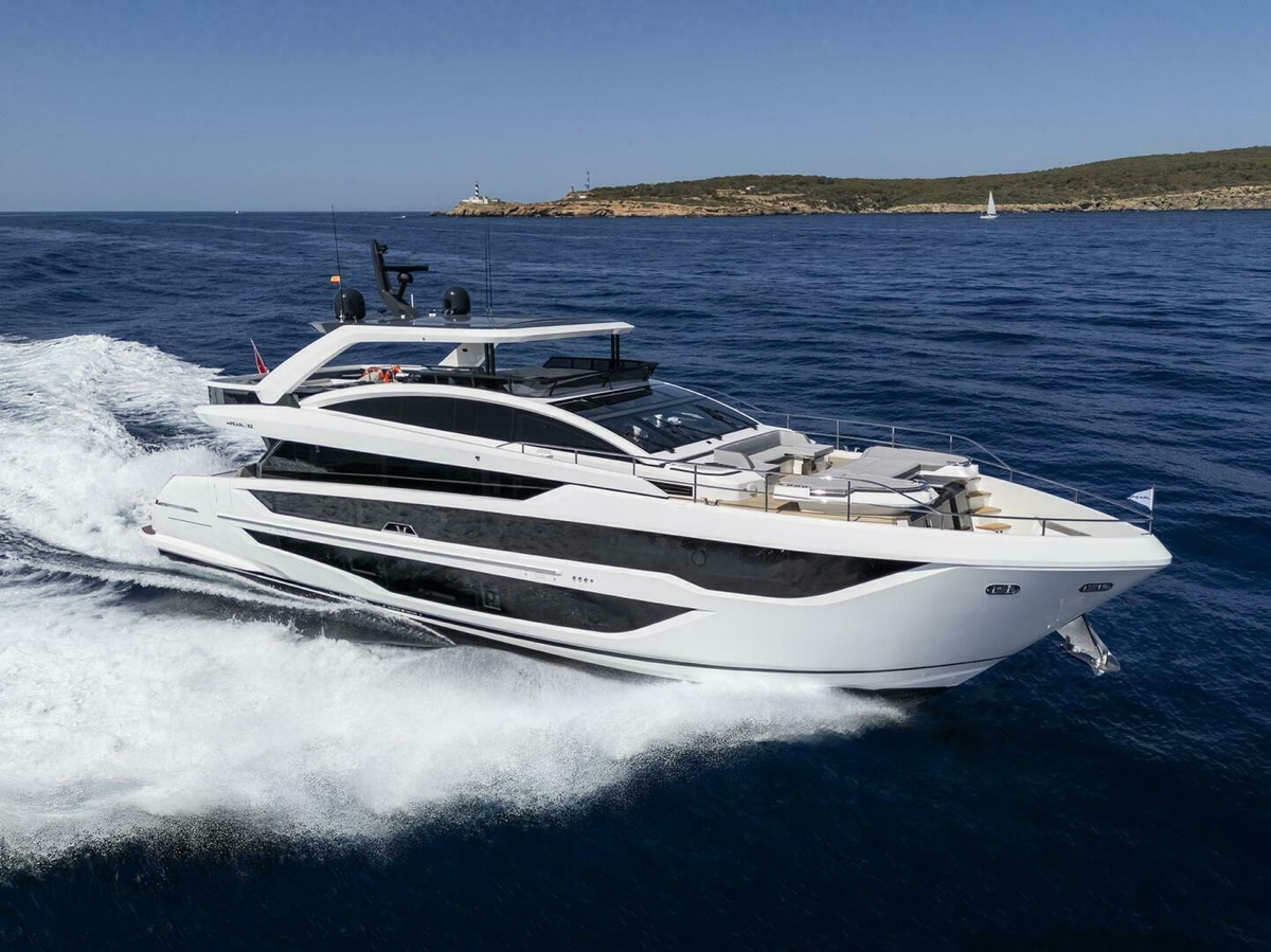 2027 Pearl 82 - Sold Boat