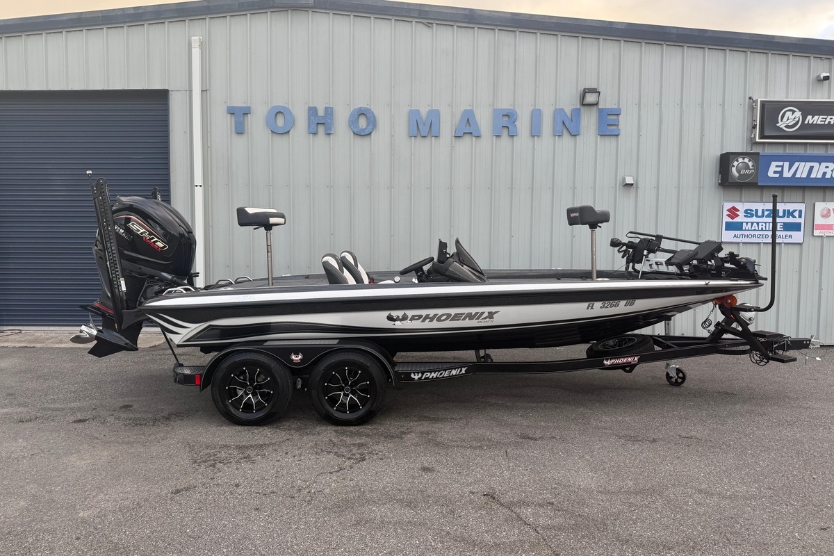 2025 Phoenix 919 ZXL - Sold Boat