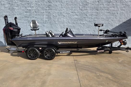 2023 Phoenix 920 Elite - Sold Boat