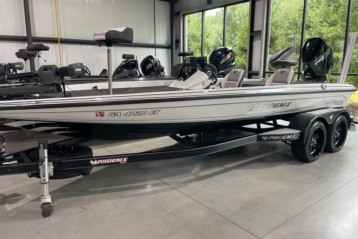 2020 Phoenix 921 Elite - Sold Boat