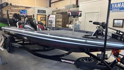 BOATZON | Phoenix Bass Boats 21XE 2026