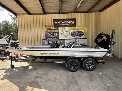 BOATZON | Phoenix Bass Boats 721 ZXL 2026