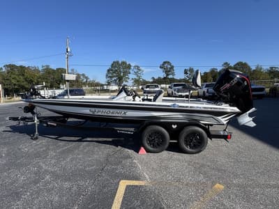 BOATZON | Phoenix Bass Boats 721 ZXL 2026