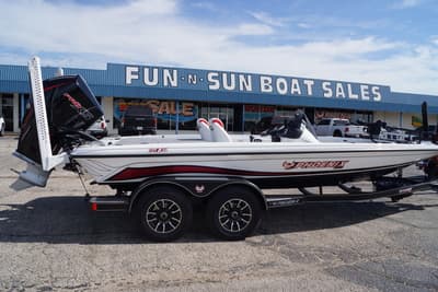 BOATZON | Phoenix Bass Boats 721ZXL 2026