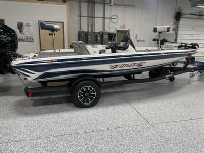 BOATZON | Phoenix Bass Boats 818Pro 2026