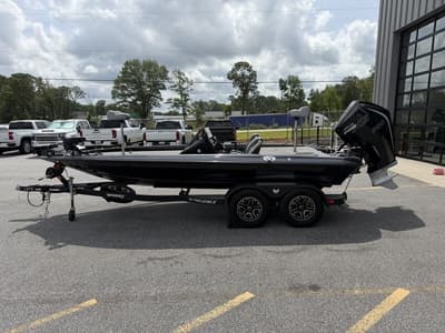 BOATZON | Phoenix Bass Boats 819 Pro 2021
