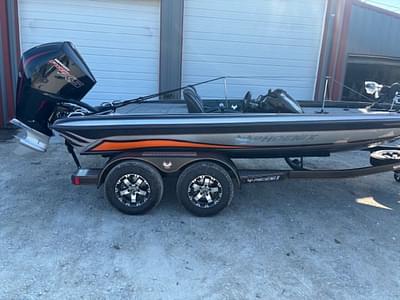 BOATZON | Phoenix Boats 819 ZXL 2026