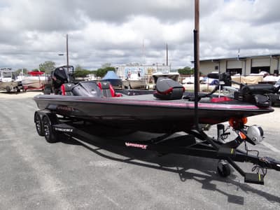 BOATZON | Phoenix Boats Elite Series 921 2025