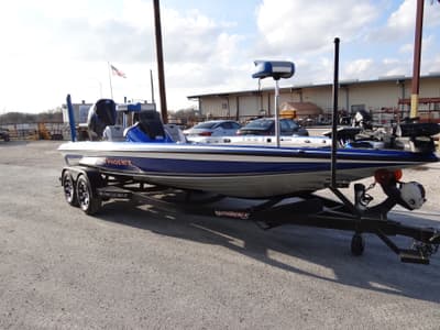 BOATZON | Phoenix Boats Elite Series 921 2025